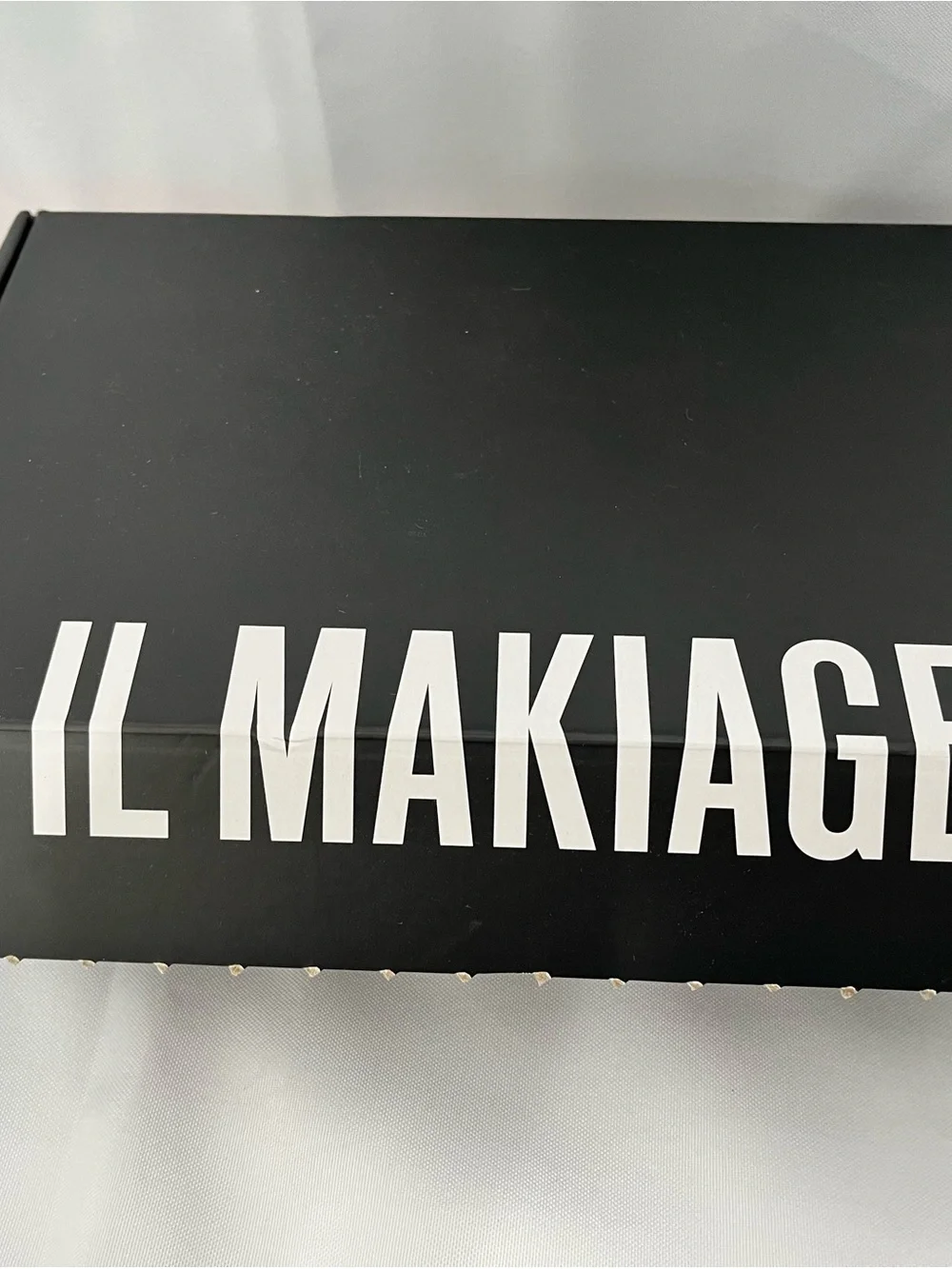 IL MAKIAGE Sunless Tan Foam + Flawless Base Blender Gift Set in Black Gift Box